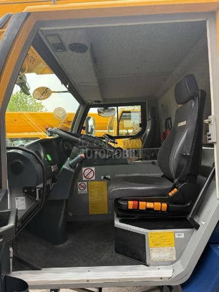 Liebherr LTM 1055