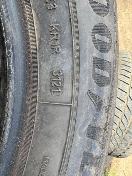 Goodyear 215/65 R17 Zimska