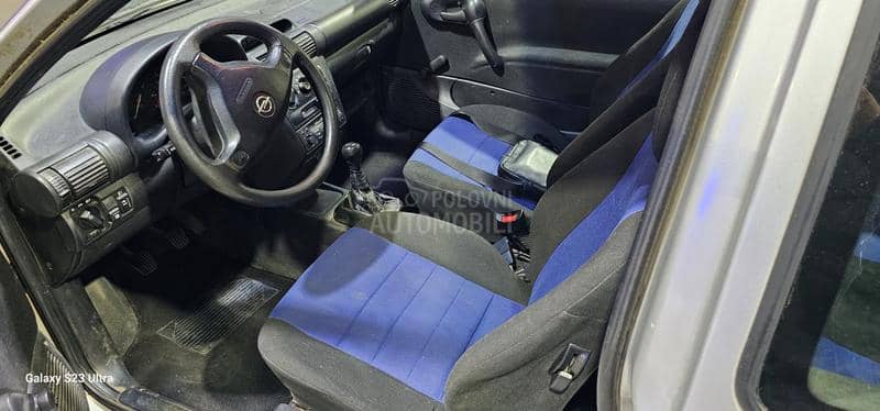 Opel Corsa B 1.0