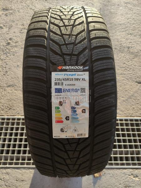 Hankook 235/45 R18 Zimska