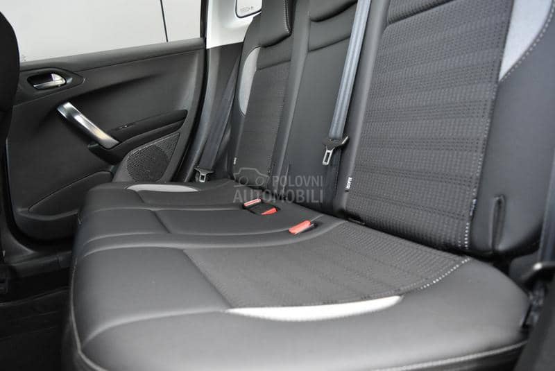 Peugeot 2008 1.2 Allure AT