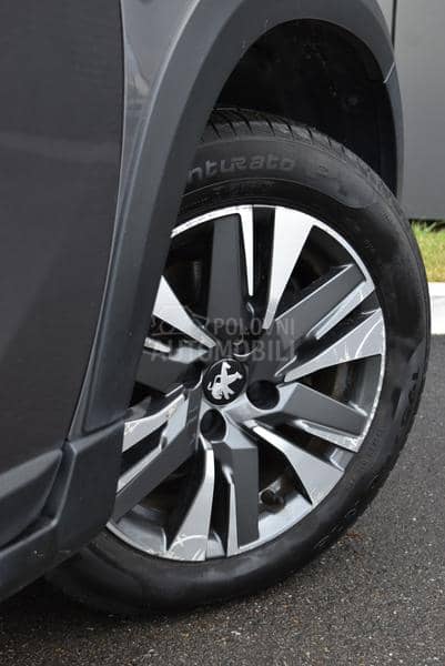 Peugeot 2008 1.2 Allure AT