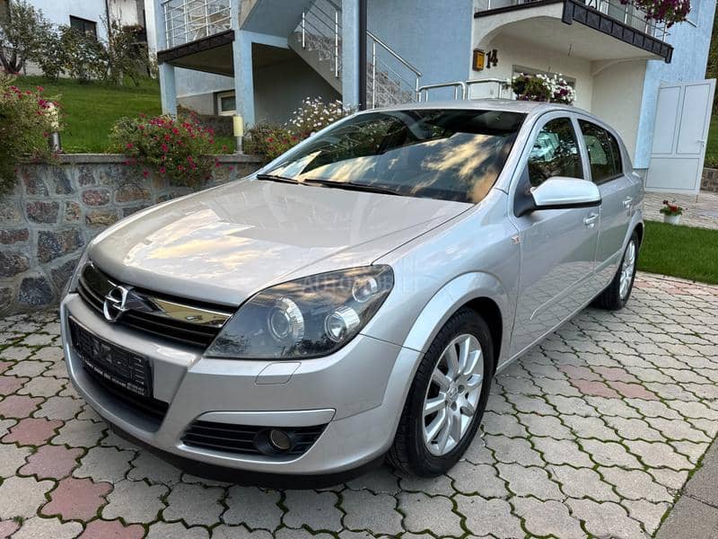 Opel Astra H -KOZA/XENON