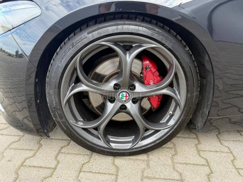 Alfa Romeo Giulia 2.0 TURBO/VELOCE/AUT
