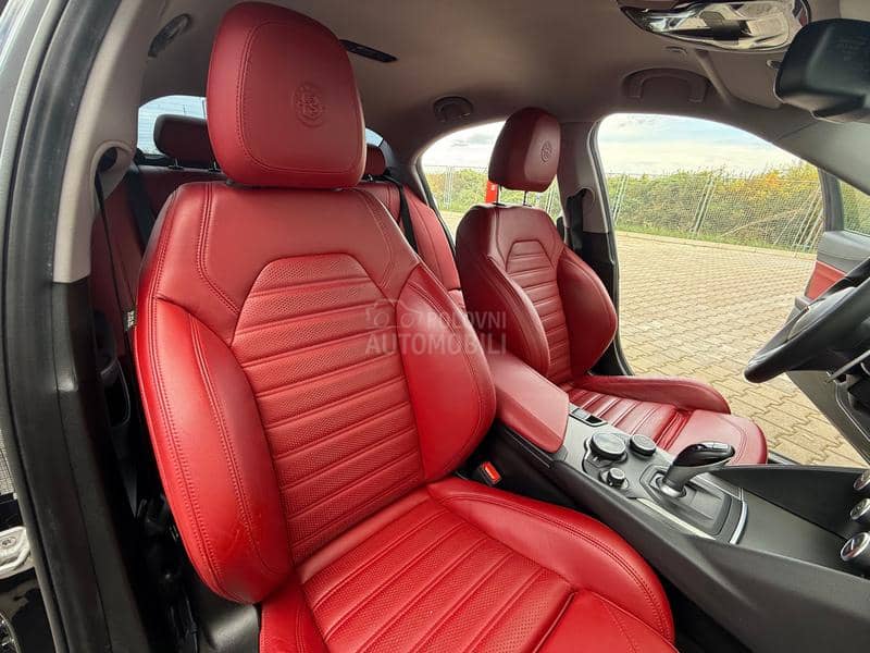 Alfa Romeo Giulia 2.0 TURBO/VELOCE/AUT