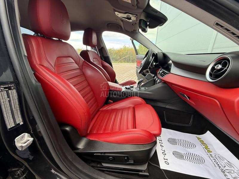 Alfa Romeo Giulia 2.0 TURBO/VELOCE/AUT