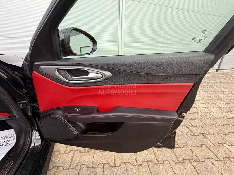 Alfa Romeo Giulia 2.0 TURBO/VELOCE/AUT