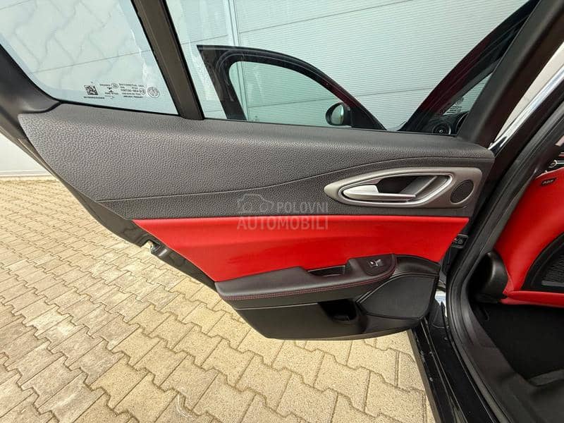 Alfa Romeo Giulia 2.0 TURBO/VELOCE/AUT