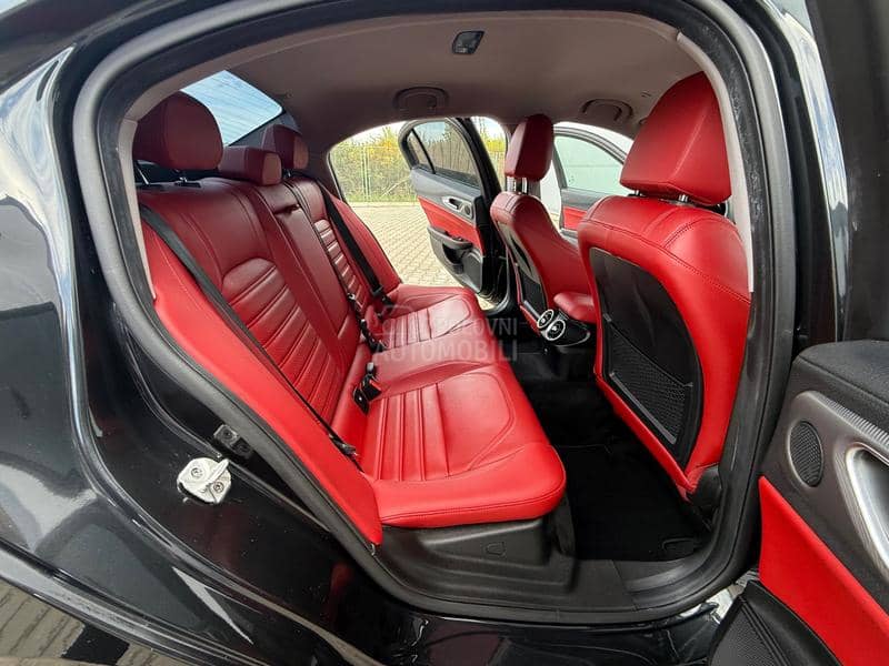 Alfa Romeo Giulia 2.0 TURBO/VELOCE/AUT