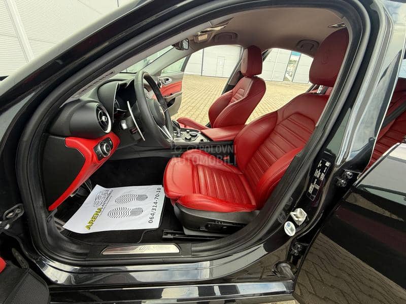 Alfa Romeo Giulia 2.0 TURBO/VELOCE/AUT