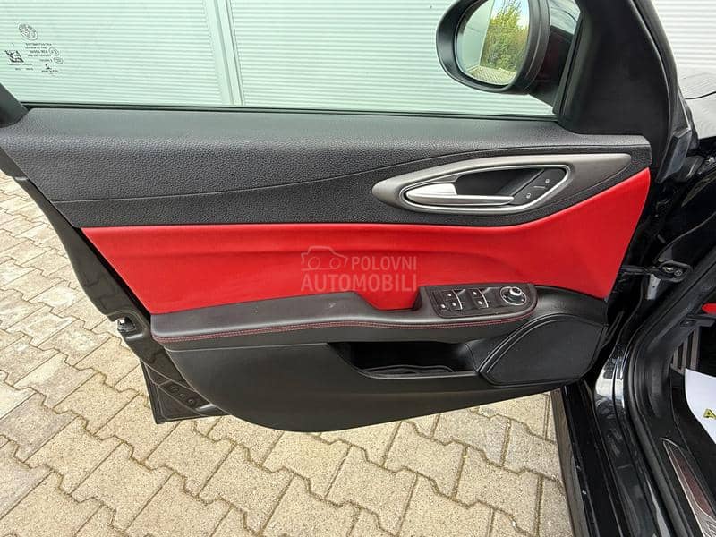 Alfa Romeo Giulia 2.0 TURBO/VELOCE/AUT