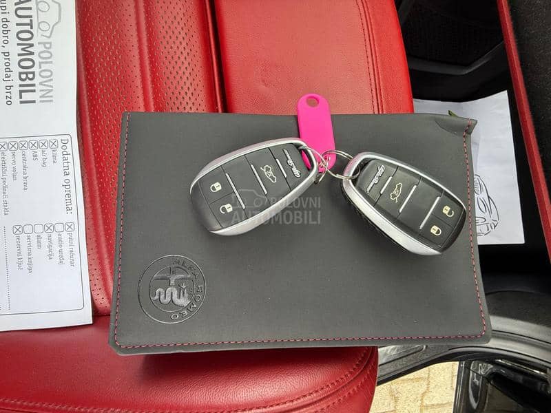 Alfa Romeo Giulia 2.0 TURBO/VELOCE/AUT