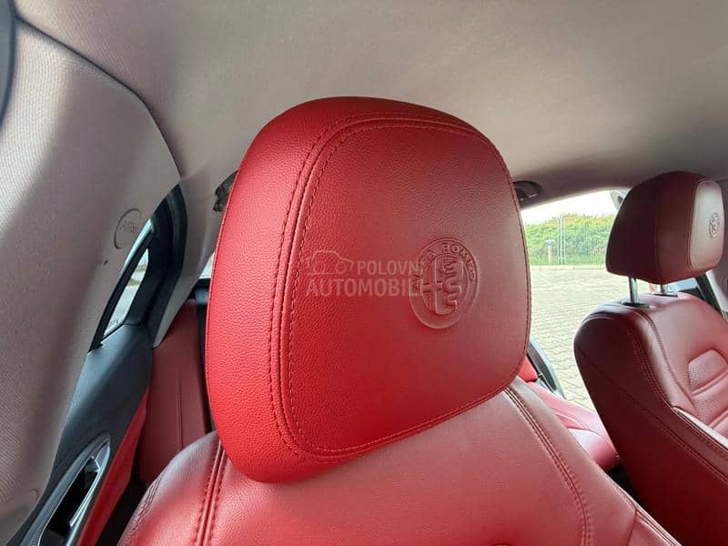 Alfa Romeo Giulia 2.0 TURBO/VELOCE/AUT