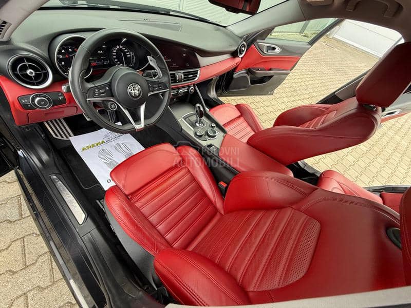 Alfa Romeo Giulia 2.0 TURBO/VELOCE/AUT