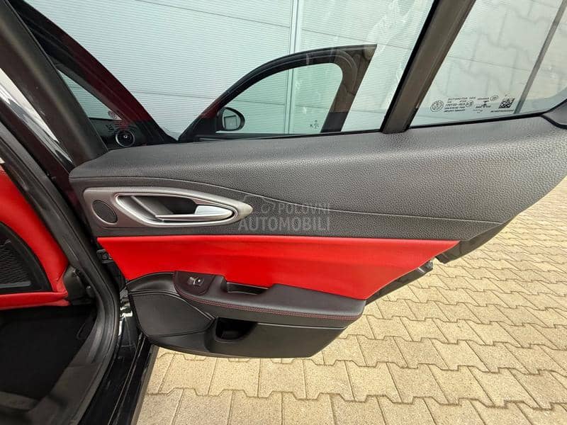 Alfa Romeo Giulia 2.0 TURBO/VELOCE/AUT