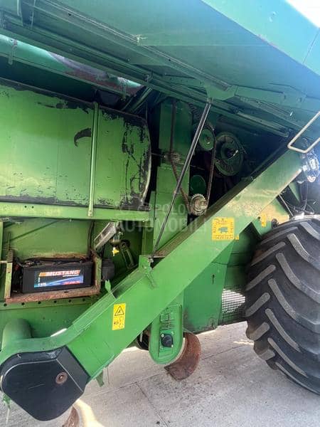 John Deere 2264