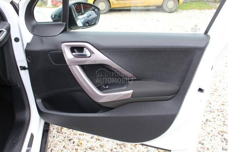 Peugeot 2008 1.6 HDI STYLE