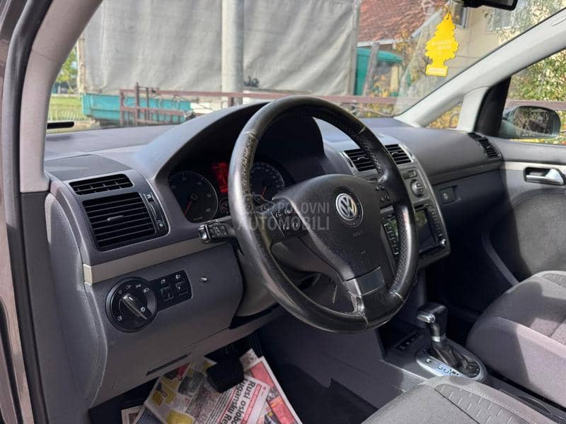 Volkswagen Touran 2.0 TDI DSG CH