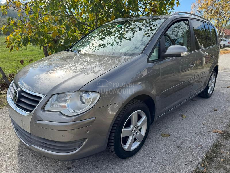Volkswagen Touran 2.0 TDI DSG CH