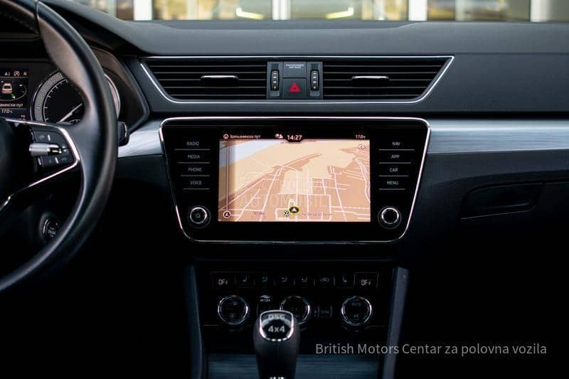 Škoda Superb 2.0 TDI DSG 4X4 Škoda Superb 2.0 TDI DSG 4X4