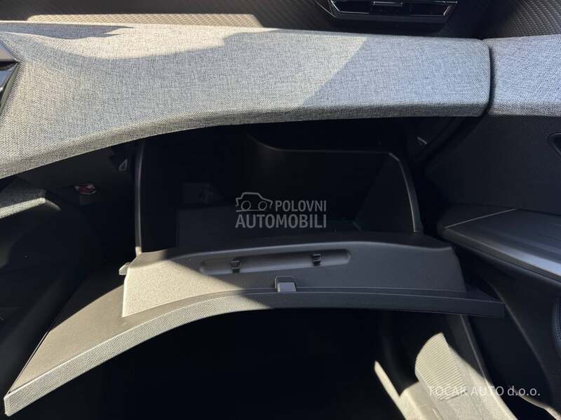 Peugeot 3008 HY Business 136