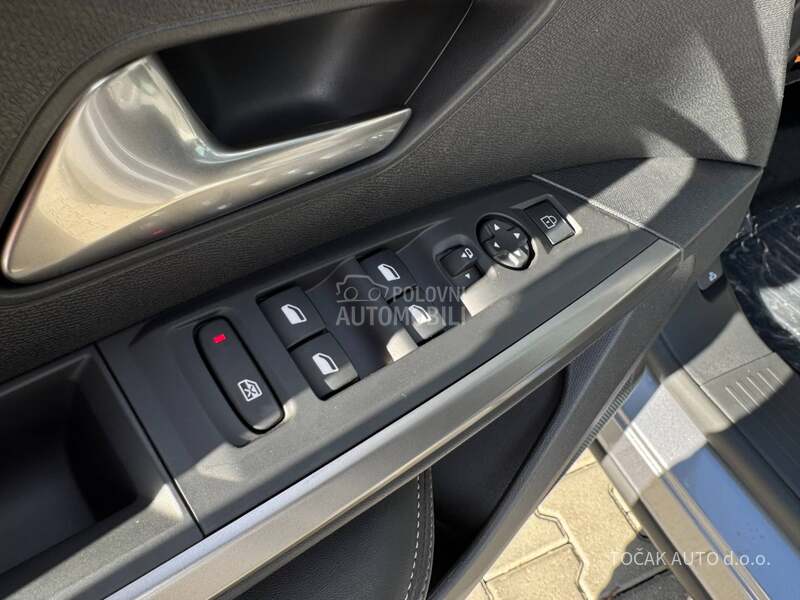 Peugeot 3008 HY Business 136