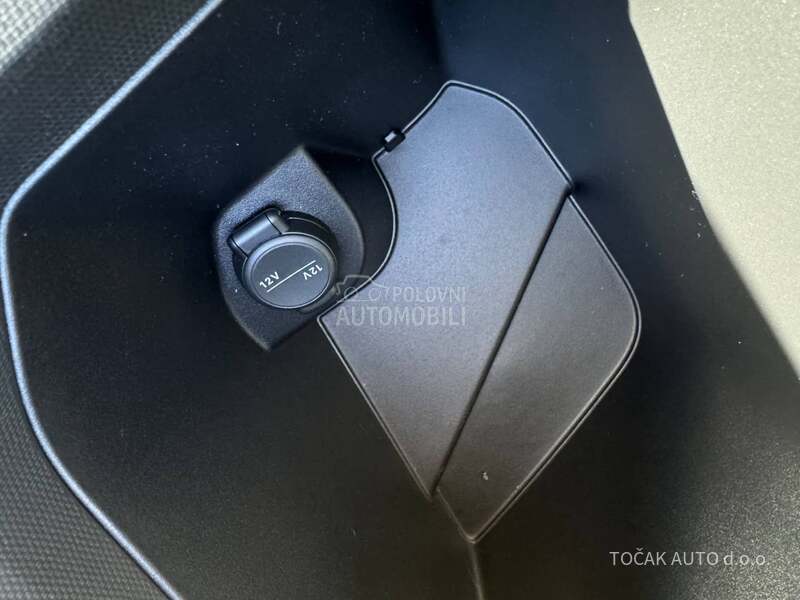 Peugeot 3008 HY Business 136