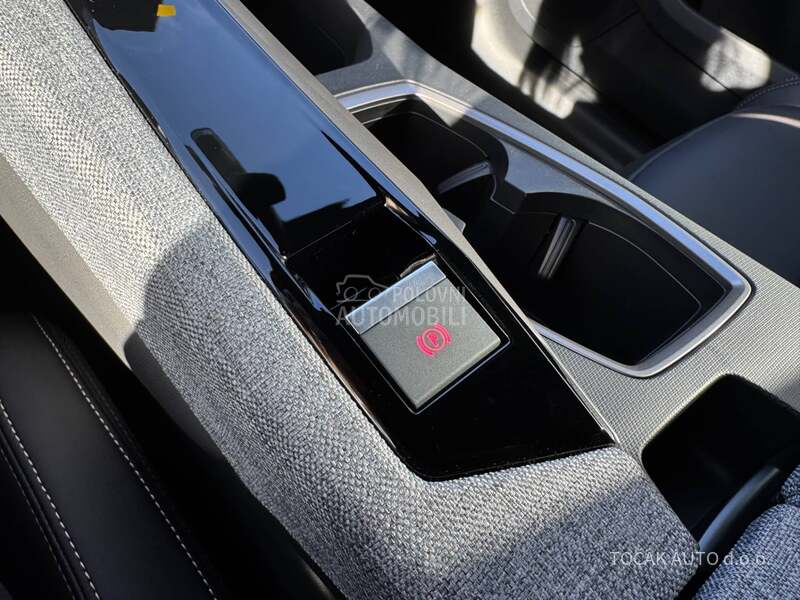 Peugeot 3008 HY Business 136