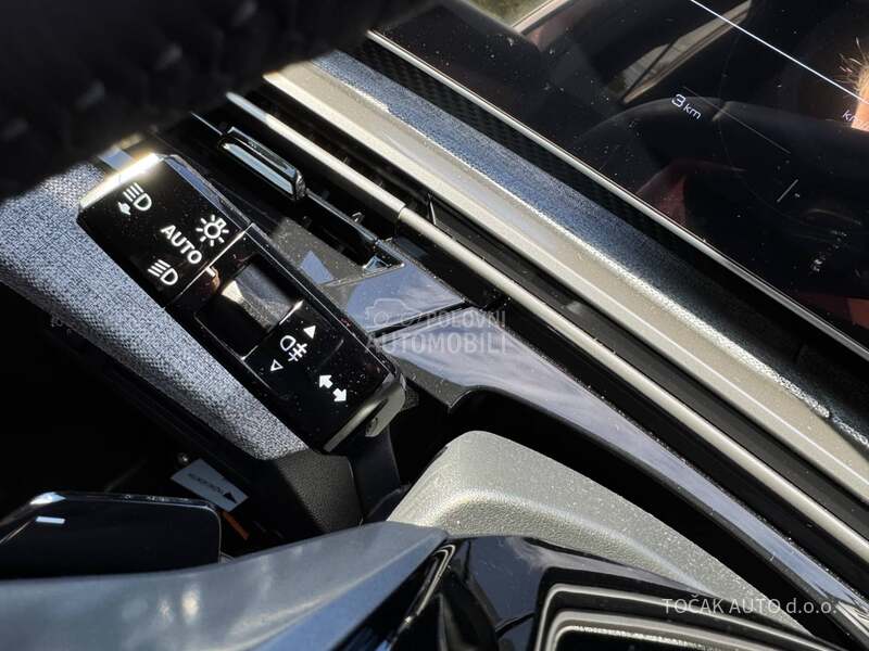 Peugeot 3008 HY Business 136