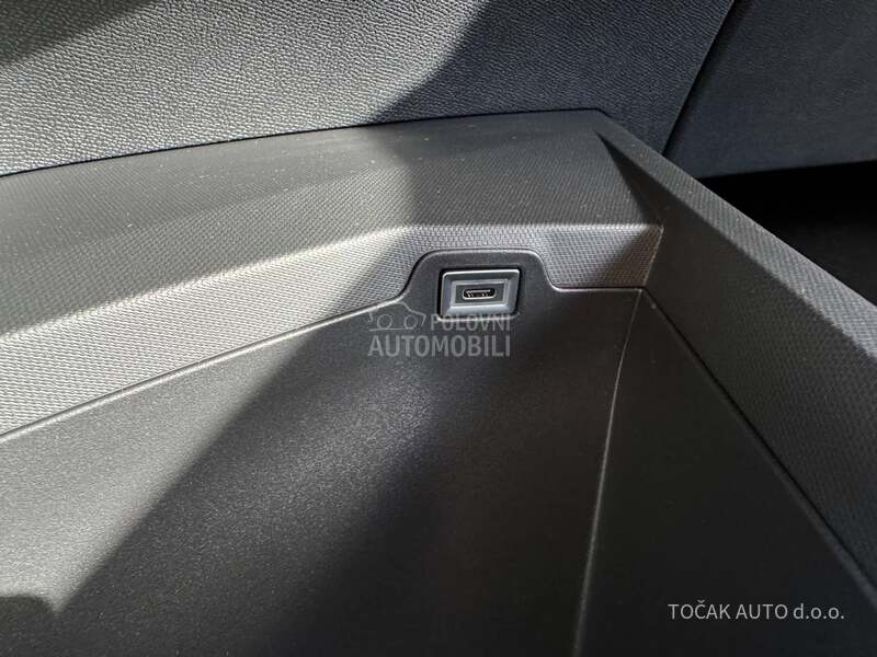 Peugeot 3008 HY Business 136