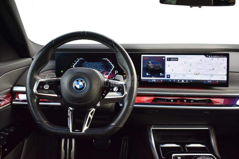 BMW 750 e xDrive M paket