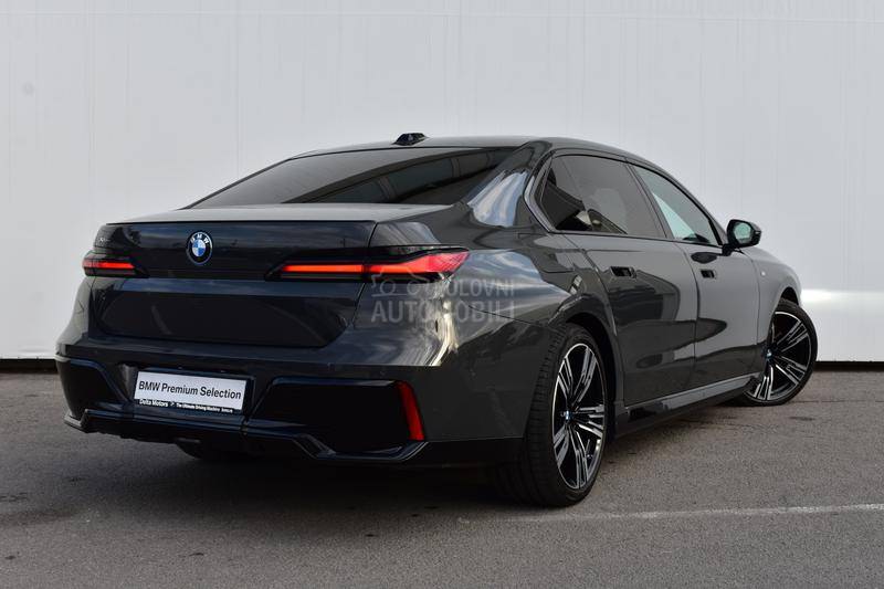 BMW 750 e xDrive M paket