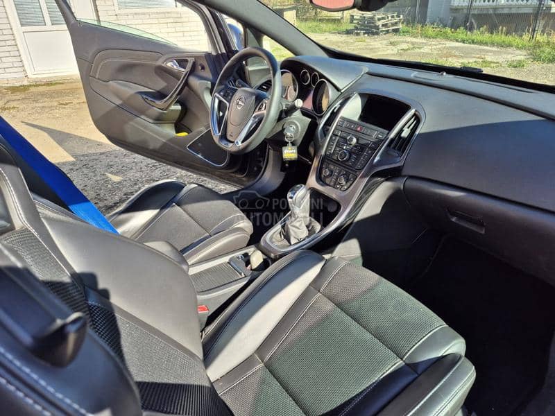 Opel Astra J 