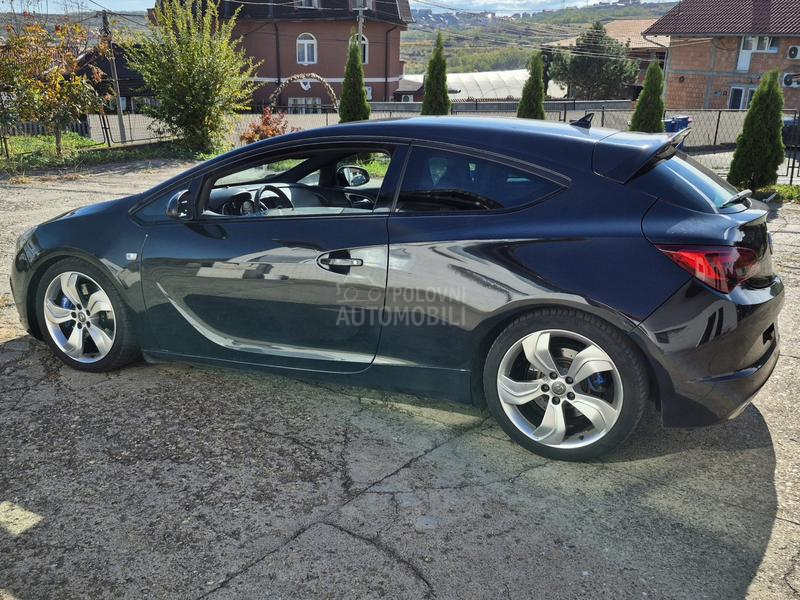 Opel Astra J 