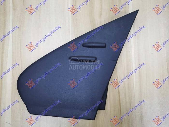 TROUGAO PORED RETROVIZORA...