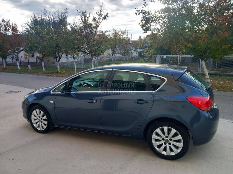 Opel Astra J 1.7 ECO FLEX COSMO