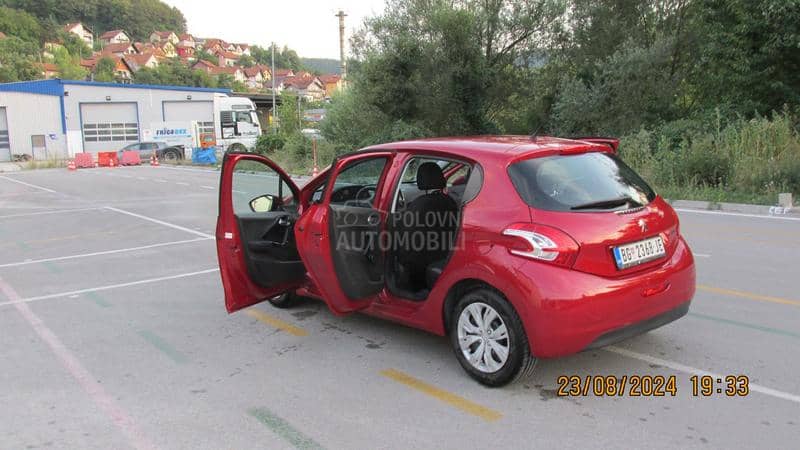 Peugeot 208 
