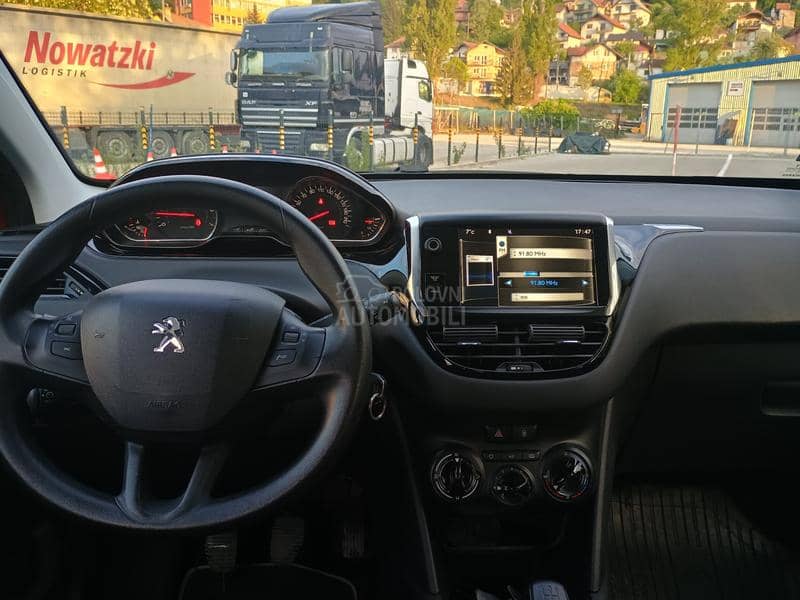 Peugeot 208 