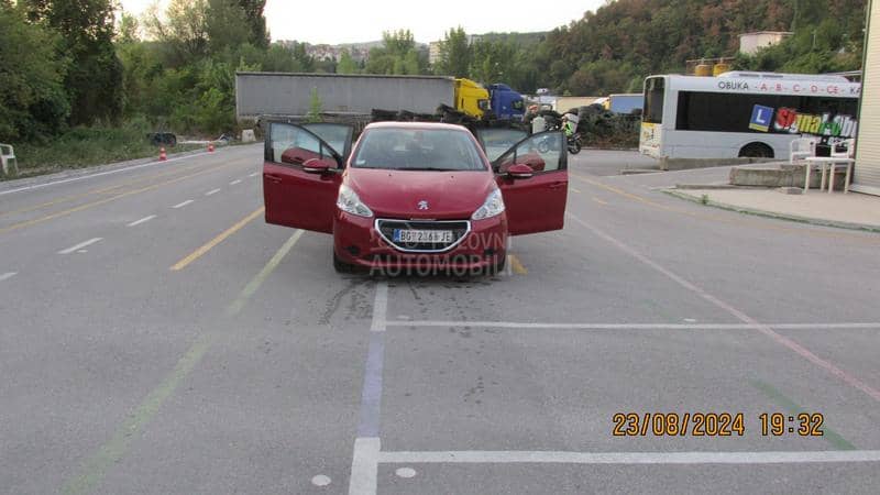 Peugeot 208 