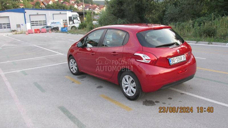 Peugeot 208 