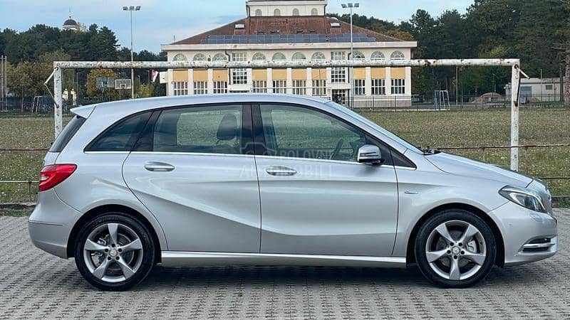 Mercedes Benz B 180 1.8CDI/AVANGARD Mercedes Benz B 180 1.8CDI/AVANGARD