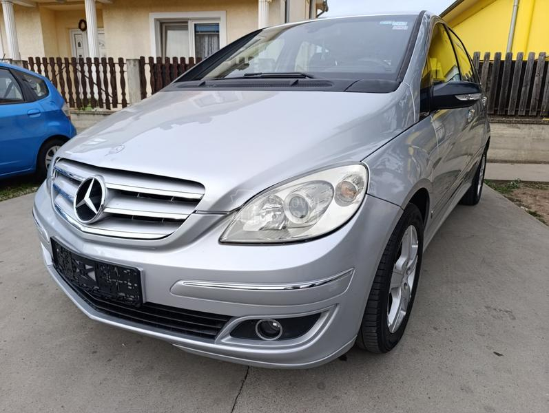 Mercedes Benz B 180  Mercedes Benz B 180