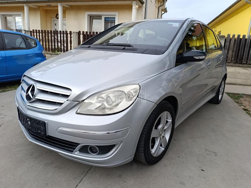 Mercedes Benz B 180  Mercedes Benz B 180