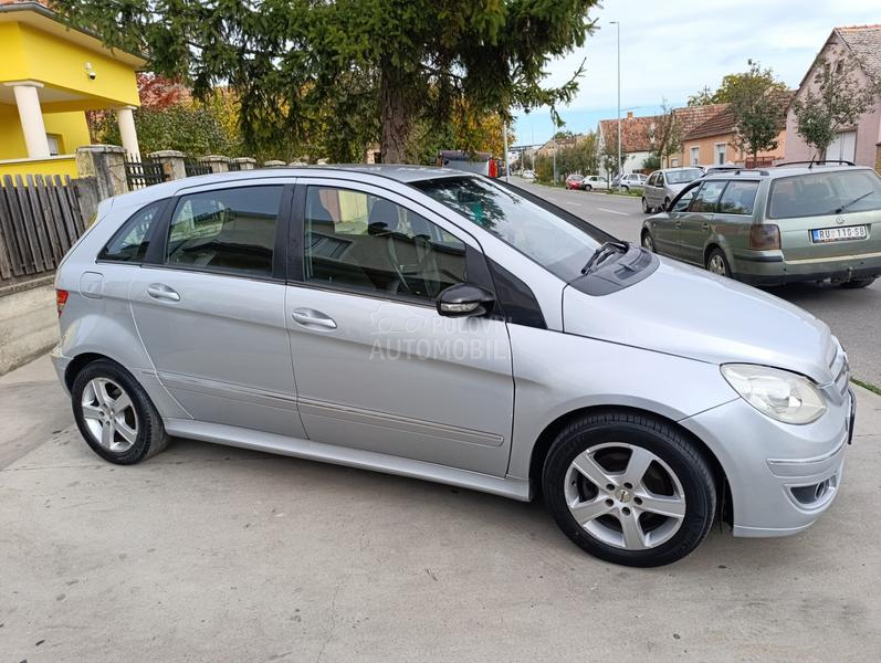 Mercedes Benz B 180  Mercedes Benz B 180