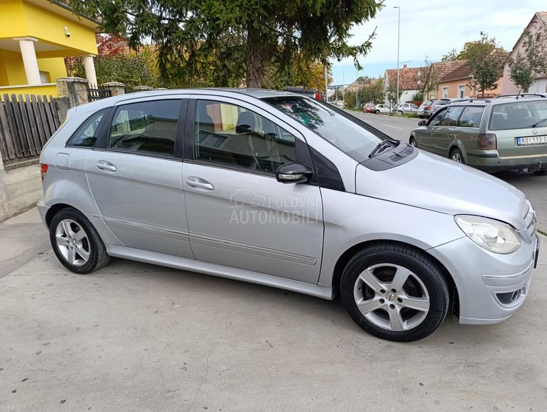 Mercedes Benz B 180  Mercedes Benz B 180
