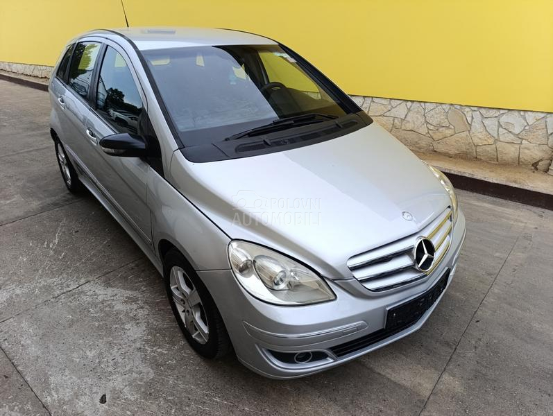 Mercedes Benz B 180  Mercedes Benz B 180