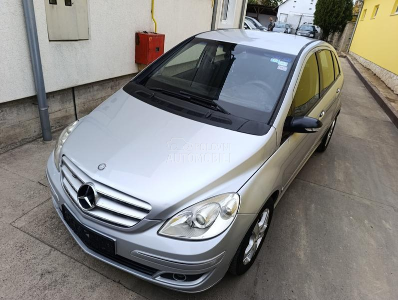 Mercedes Benz B 180  Mercedes Benz B 180