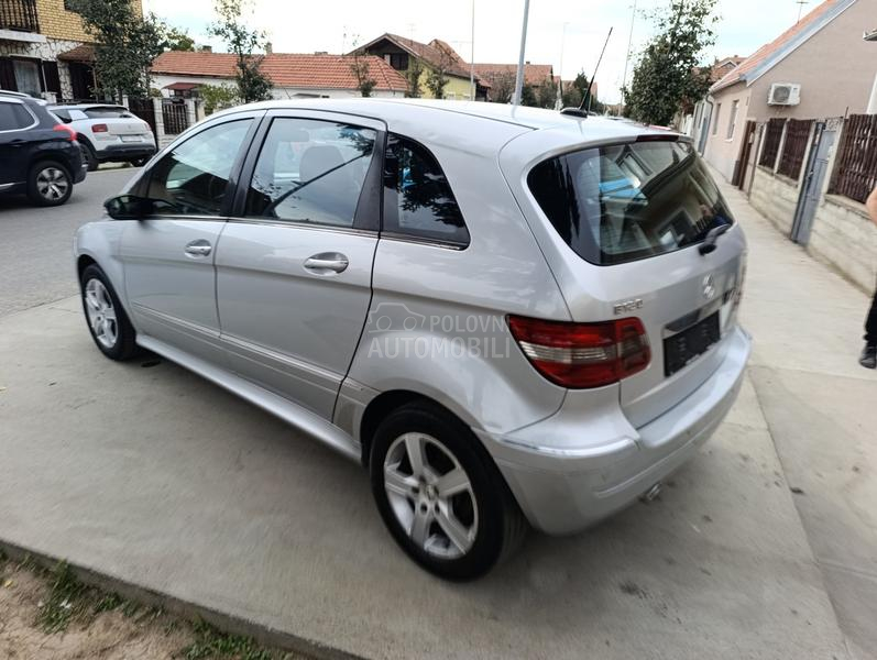 Mercedes Benz B 180  Mercedes Benz B 180