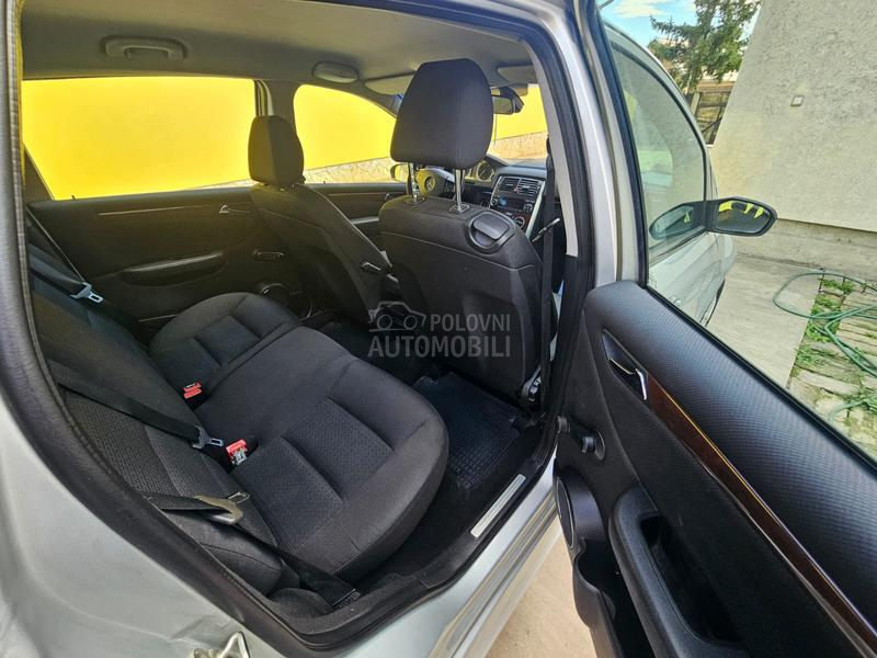 Mercedes Benz B 180  Mercedes Benz B 180