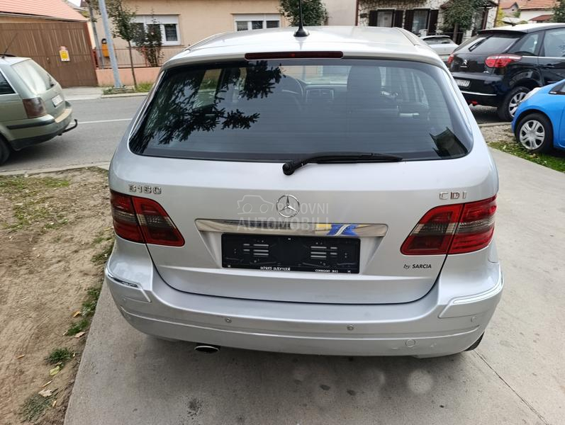 Mercedes Benz B 180  Mercedes Benz B 180